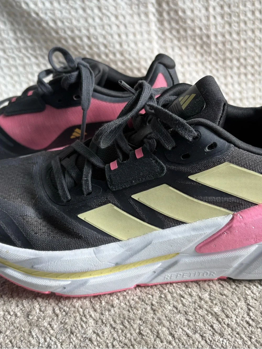 adidas Sneakers